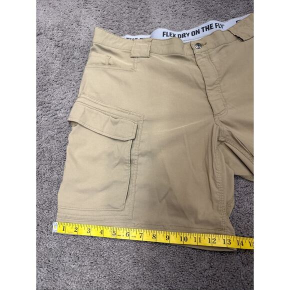 Duluth Trading Co Shorts Mens 44 Beige Flex Dry On The Fly Cargo Utility Relaxed - Picture 4 of 6